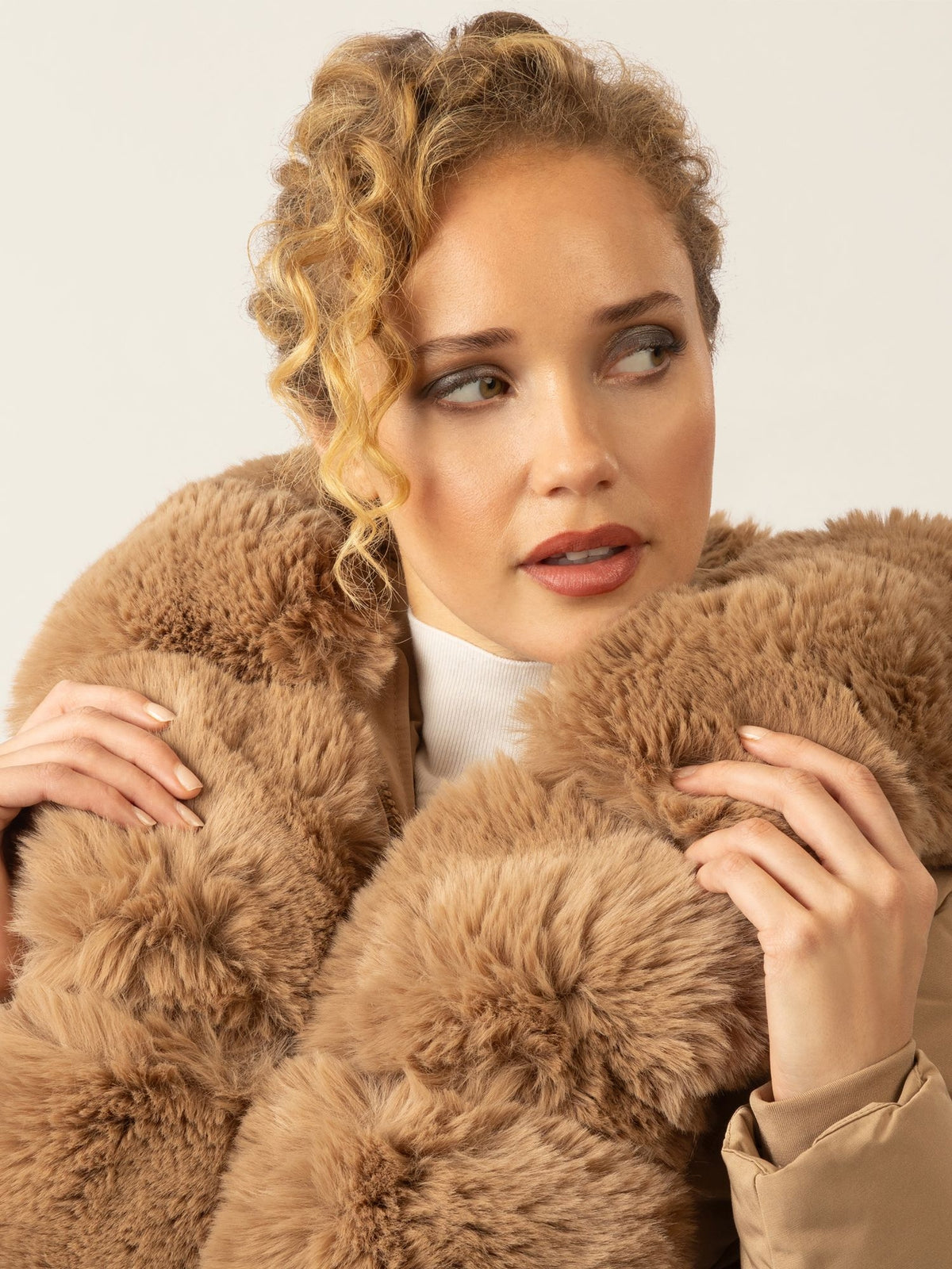 APART Winterjacke mit Reißverschluss für praktischen Schutz an kalten Tagen | camel