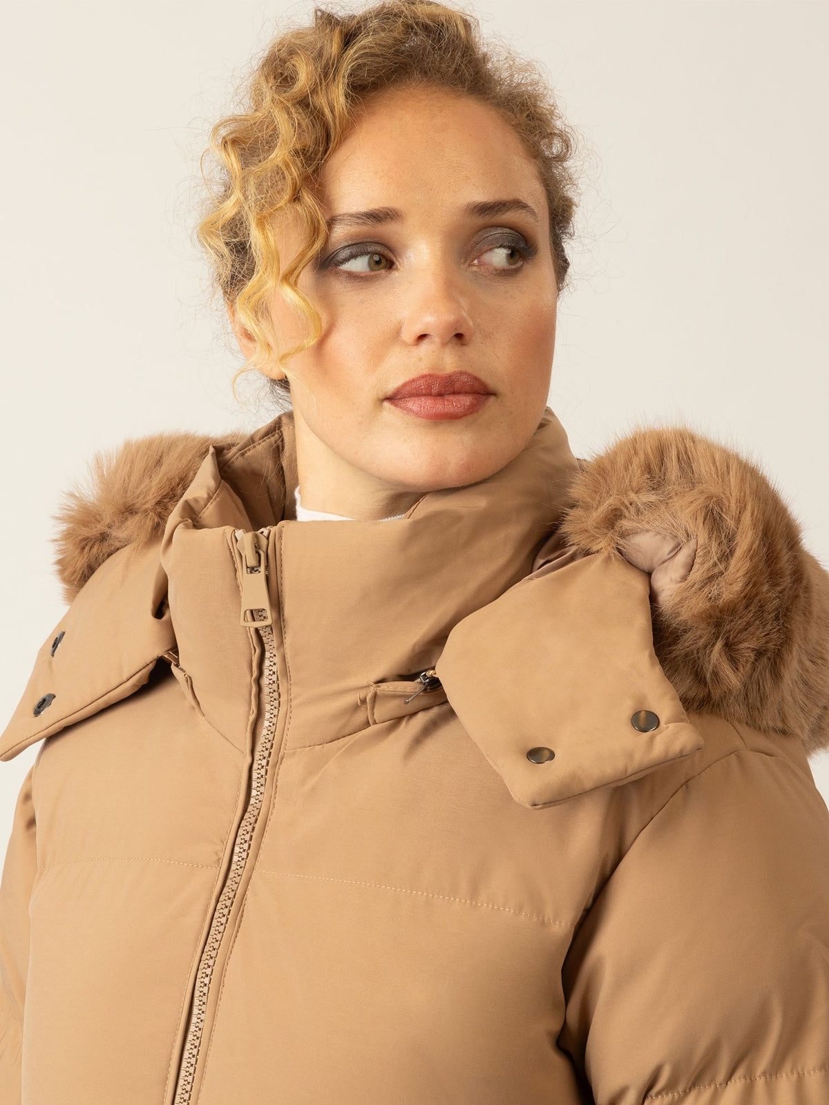 APART Winterjacke mit Reißverschluss für kalte Tage mit Komfort und Stil | camel