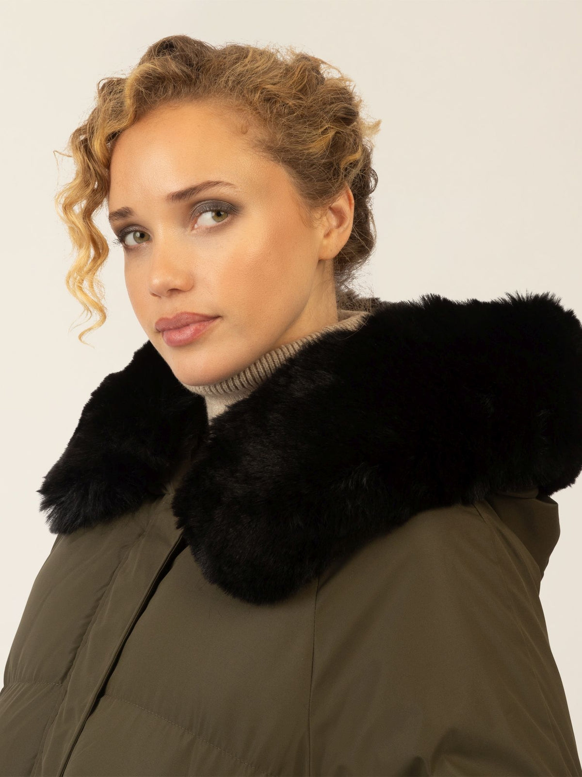 APART Winterjacke mit Reißverschluss für warmen und stilvollen Komfort | grün
