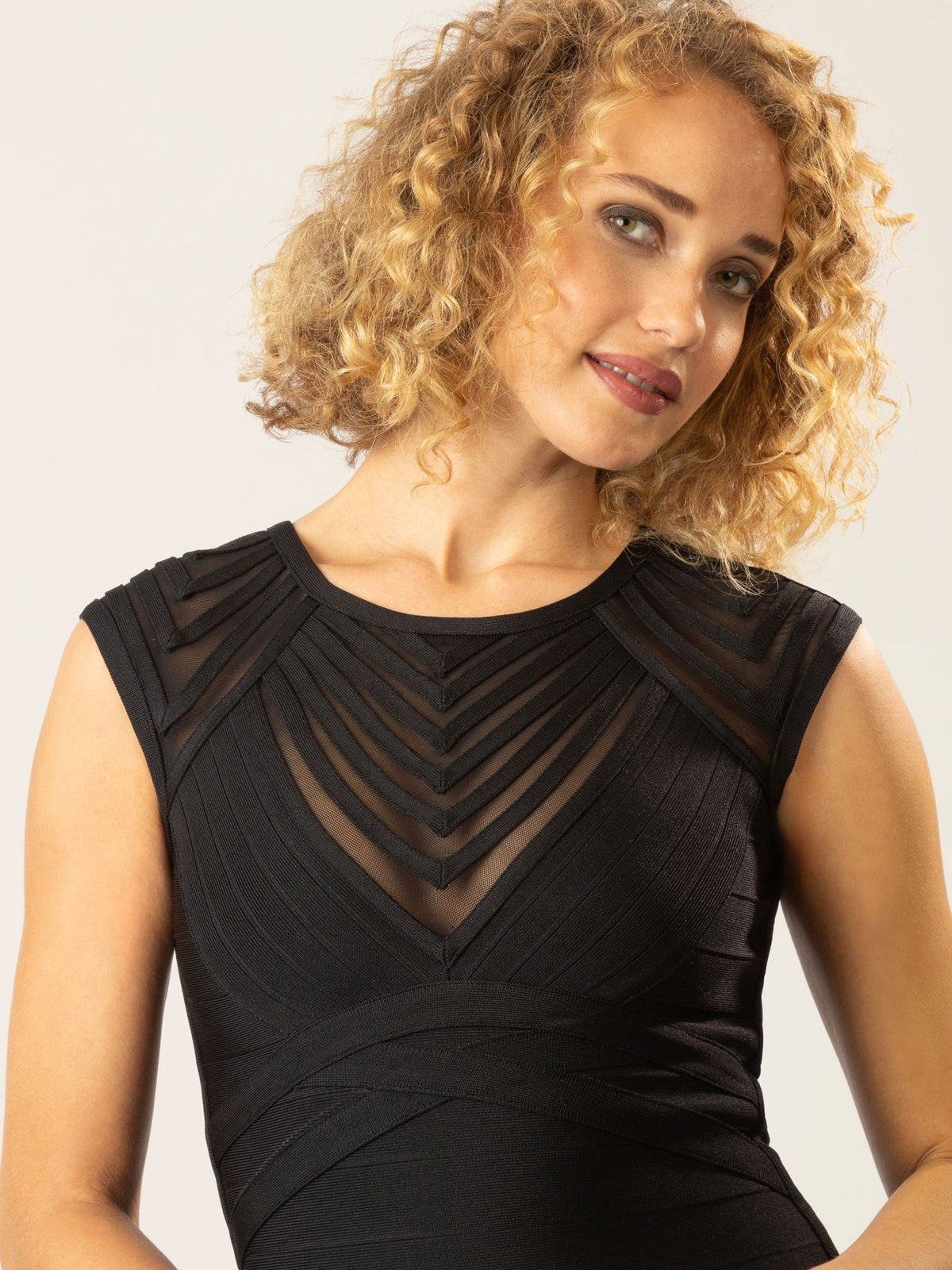 APART Kurzes Kleid mit Reißverschluss für elegantes Auftreten bei Events | schwarz