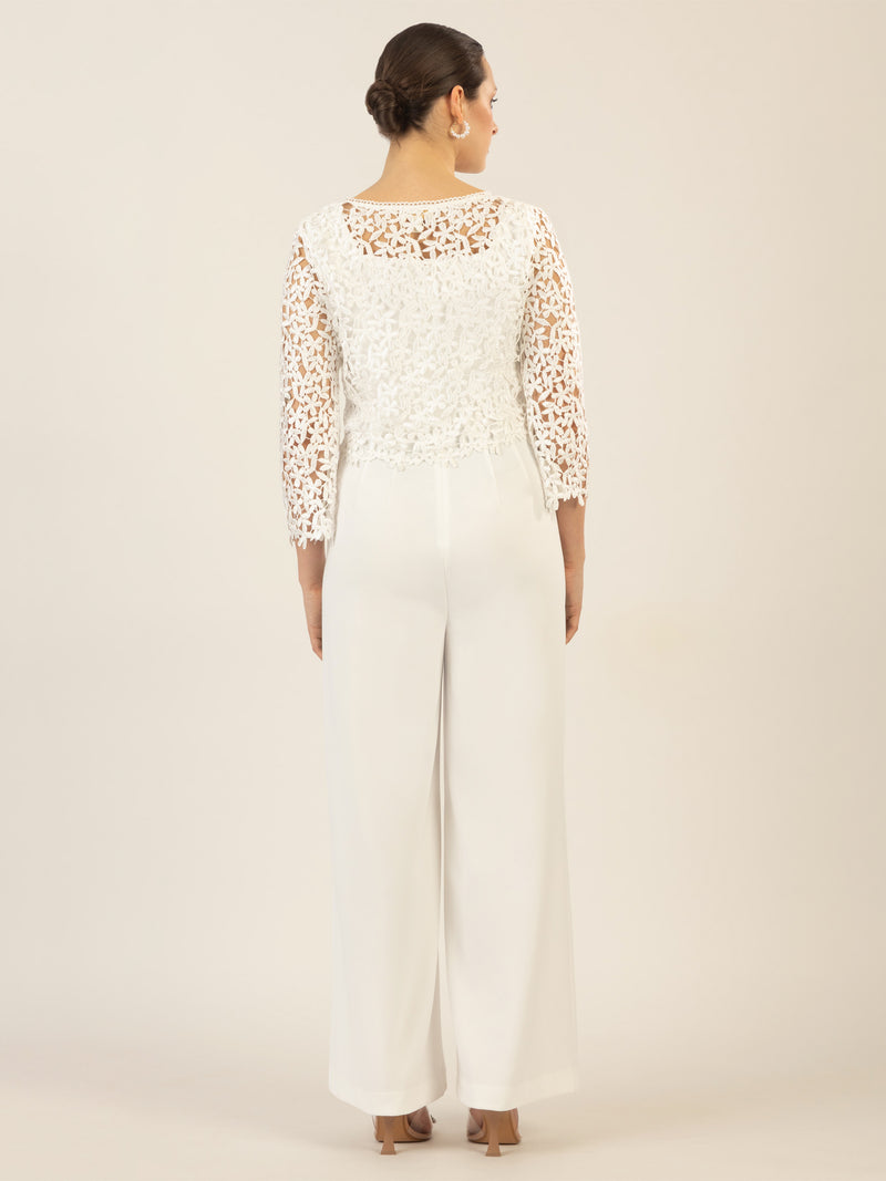 APART Hochzeitsoverall mit kurzem Spitzenjäckchen | creme