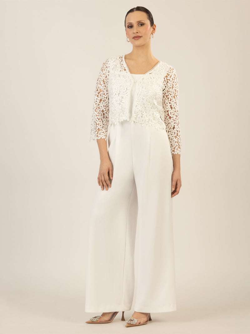 APART Hochzeitsoverall mit kurzem Spitzenjäckchen | creme