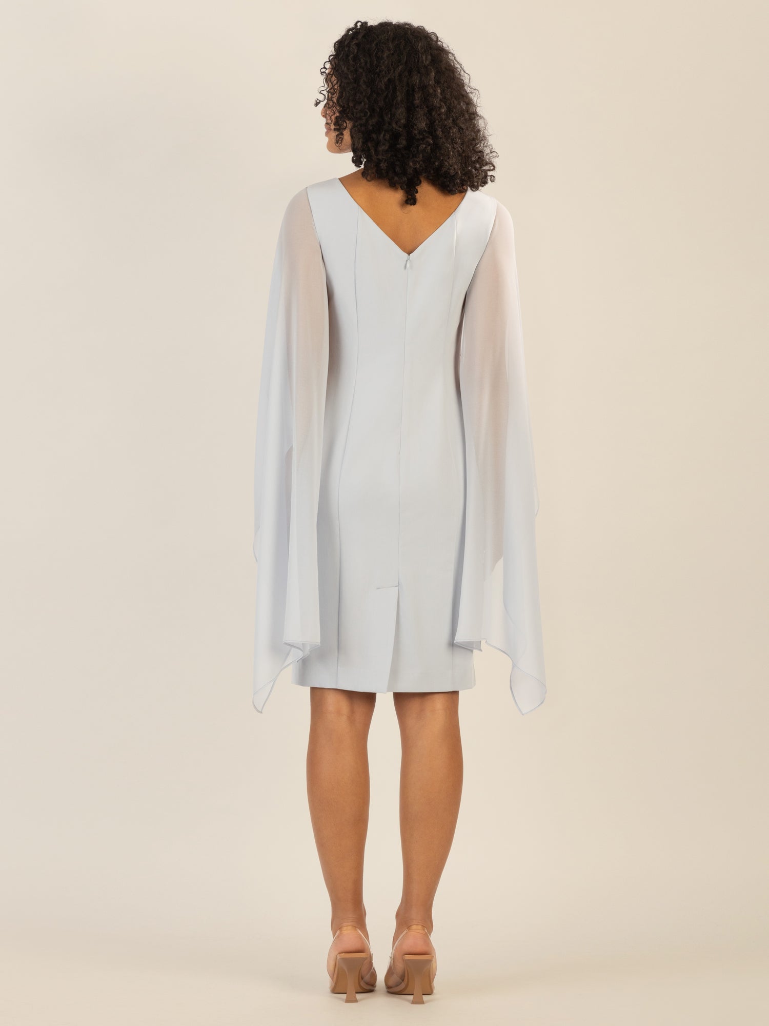 APART Kleid mit Chiffonstola aus einer leicht strukturierten Ware und angearbeitetem Cape | hellblau