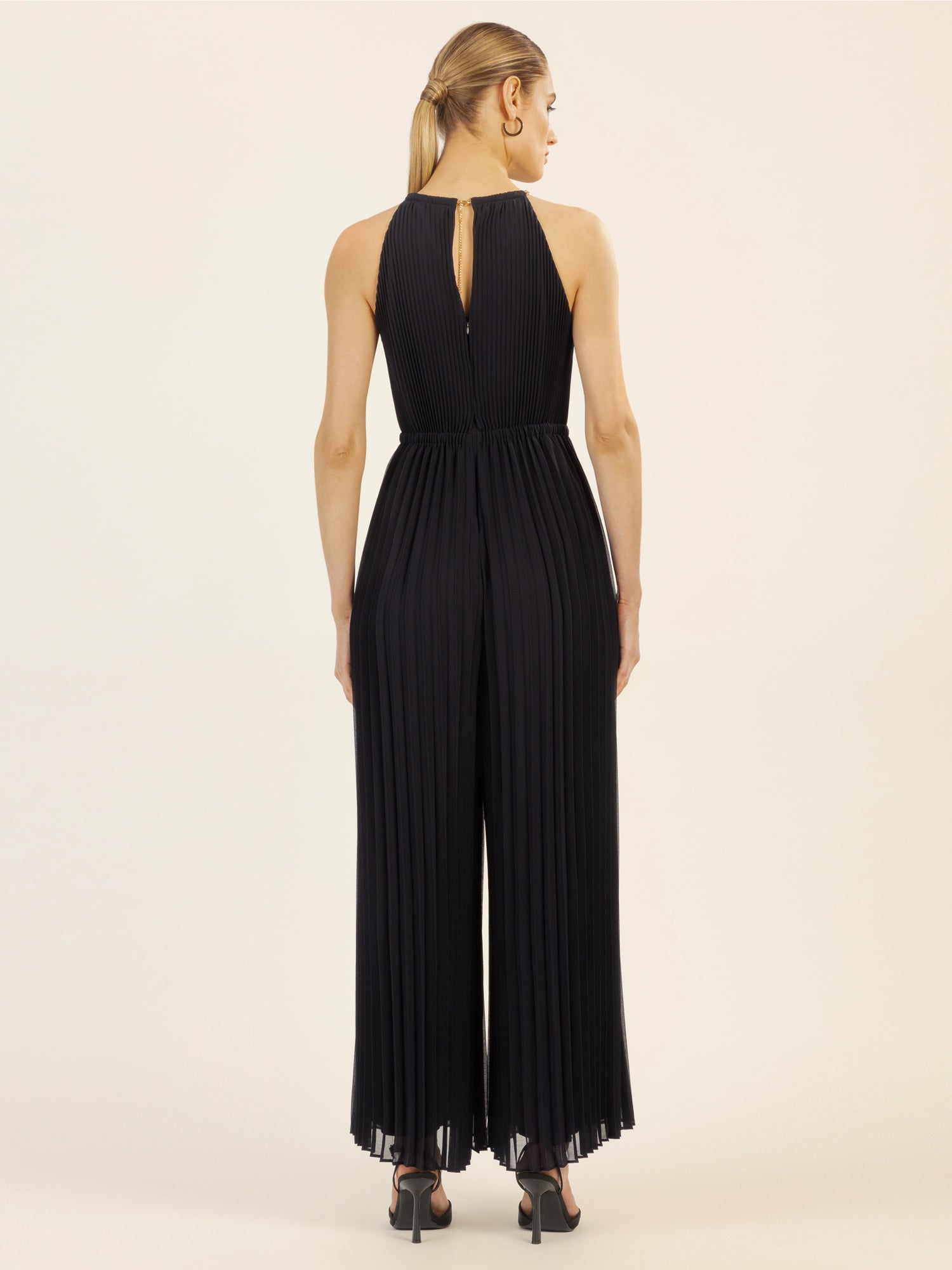 APART Plisseeoverall im Neckholder-Stil | nachtblau