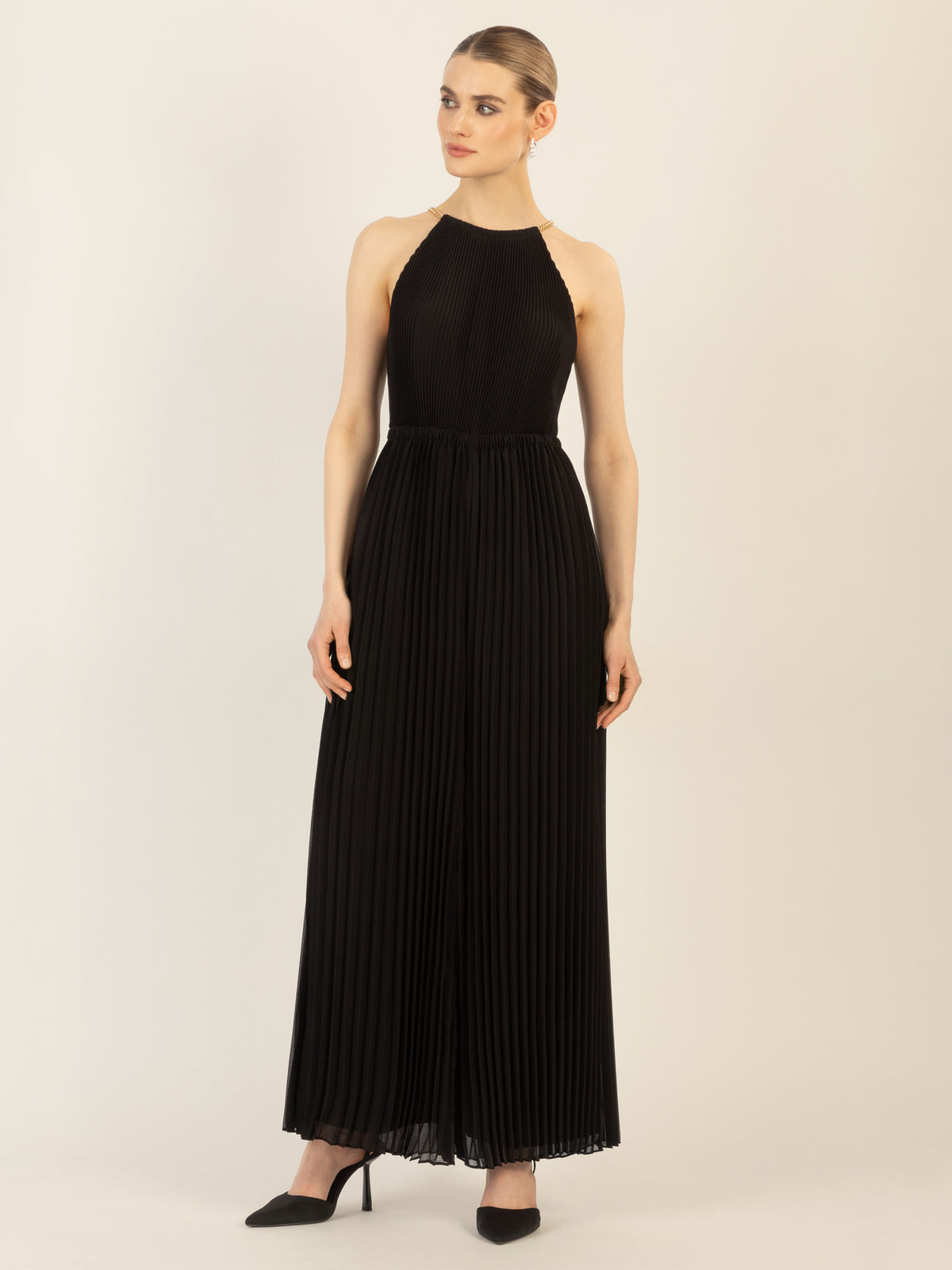 APART Plisseeoverall im Neckholder-Stil | schwarz