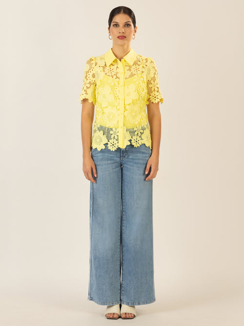 APART Spitzenbluse aus plastischer Blüten-Spitze mit Spaghetti-Untertop | vanille image 1