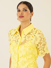APART Spitzenbluse aus plastischer Blüten-Spitze mit Spaghetti-Untertop | vanille