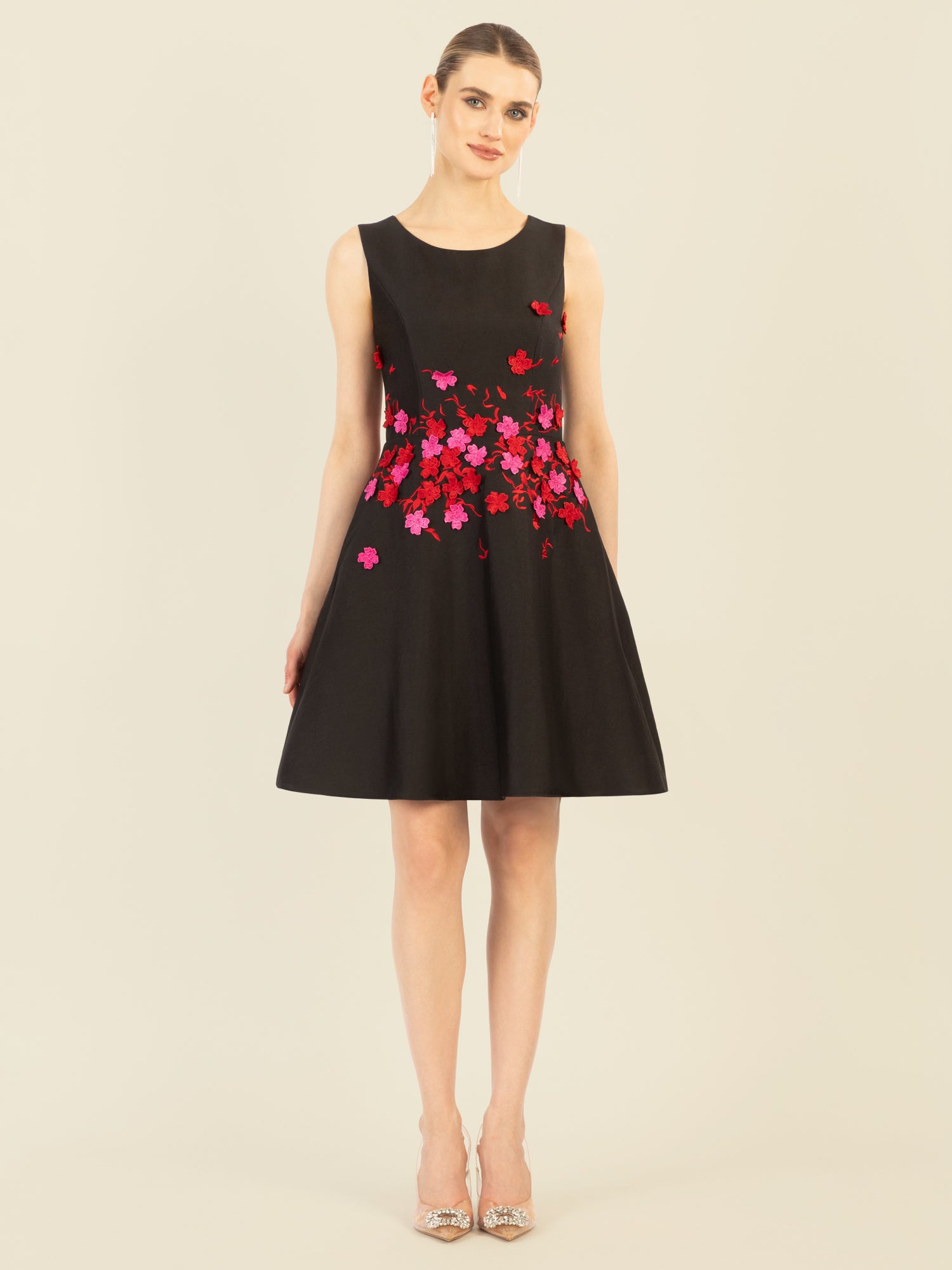 APART Cocktailkleid mit gestickten Blättern und mehrfarbigen 3D-Blüten | schwarz-multicolor