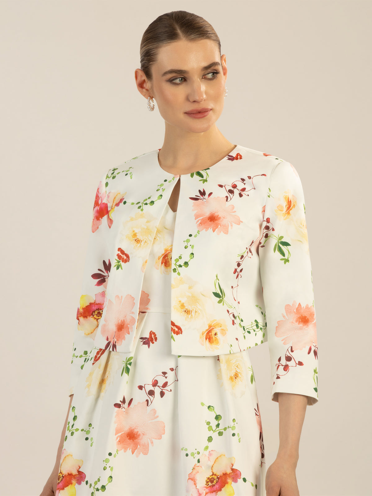 APART bedruckter Satinblazer aus mattglänzendem Satin mit allover Blumen Druck | creme-multicolor