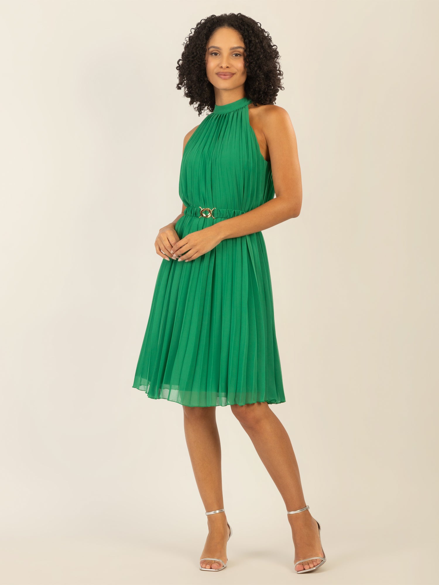 APART kurzes Plisseekleid aus leicht körnigem und plissierten Chiffon | grün