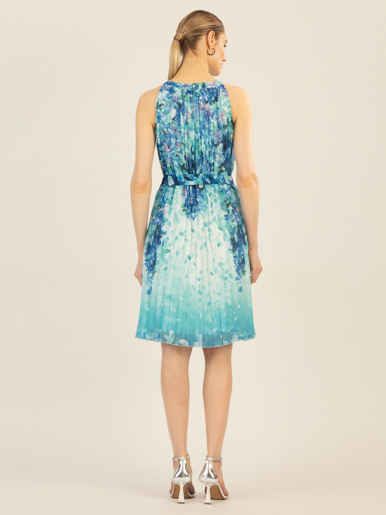 APART kurzes Plisseekleid aus leicht körnigem, bedrucktem und plissierten Chiffon | türkis-multicolor