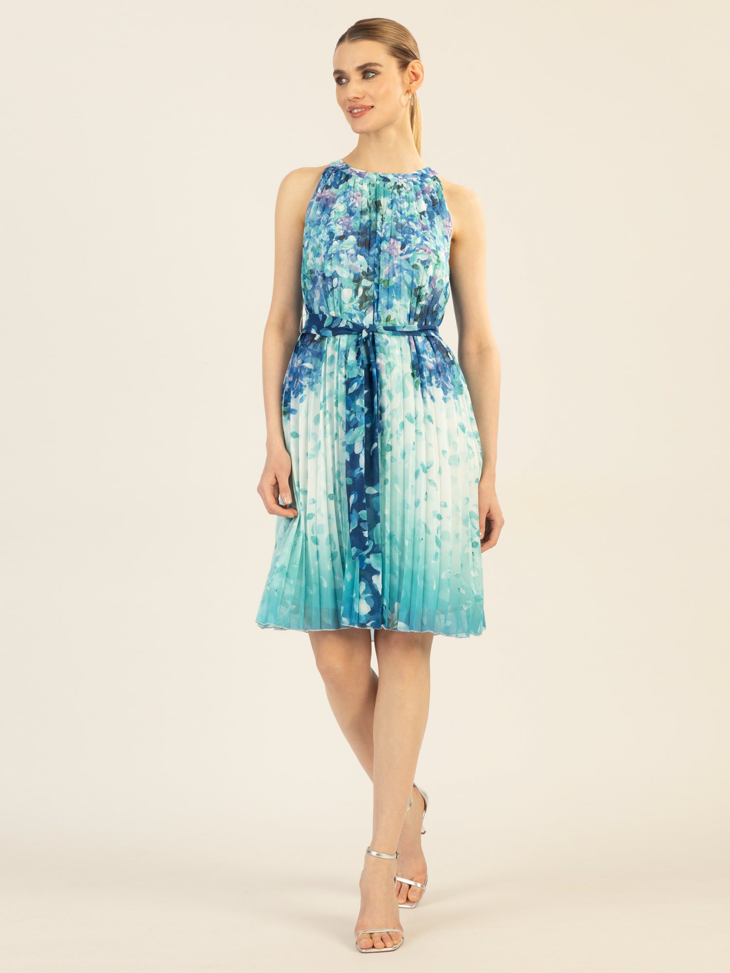 APART kurzes Plisseekleid aus leicht körnigem, bedrucktem und plissierten Chiffon | türkis-multicolor