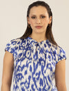 APART bedruckte Bluse aus matt schimmerndem Satin mit Allover-Druckmuster | royalblau-creme