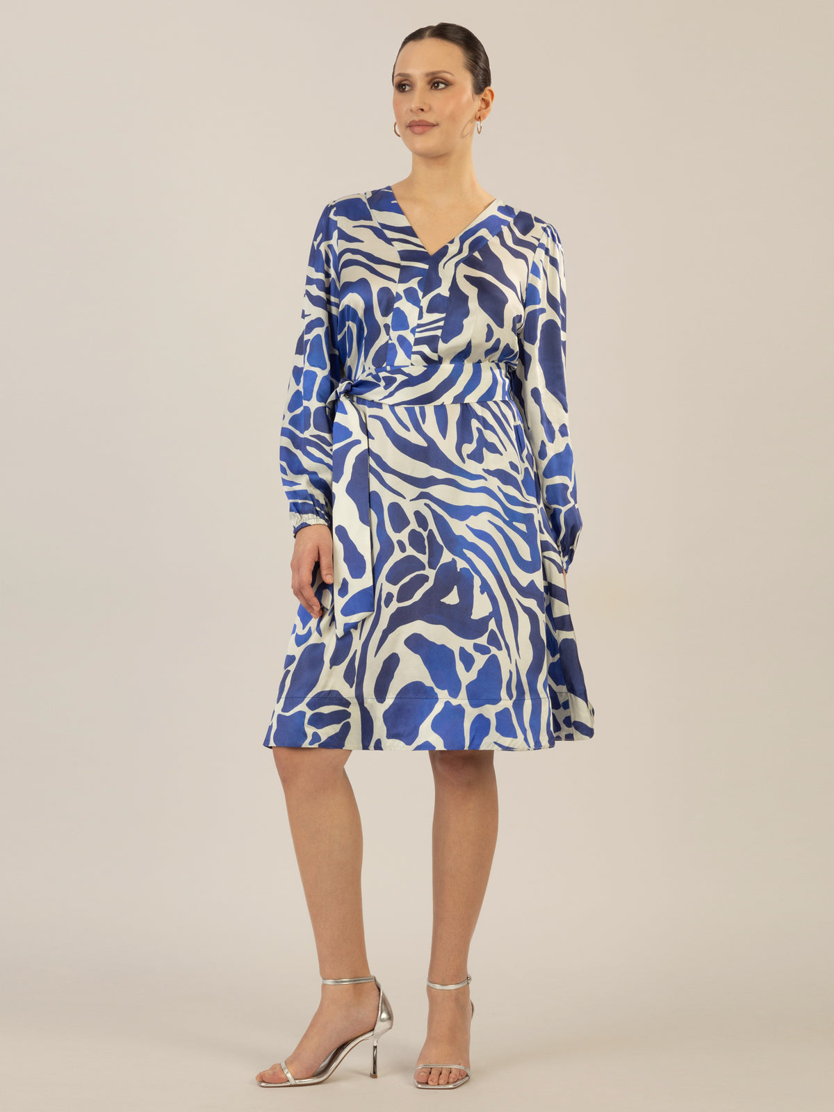 APART kurzes Satinkleid mit allover Druck | royalblau-creme