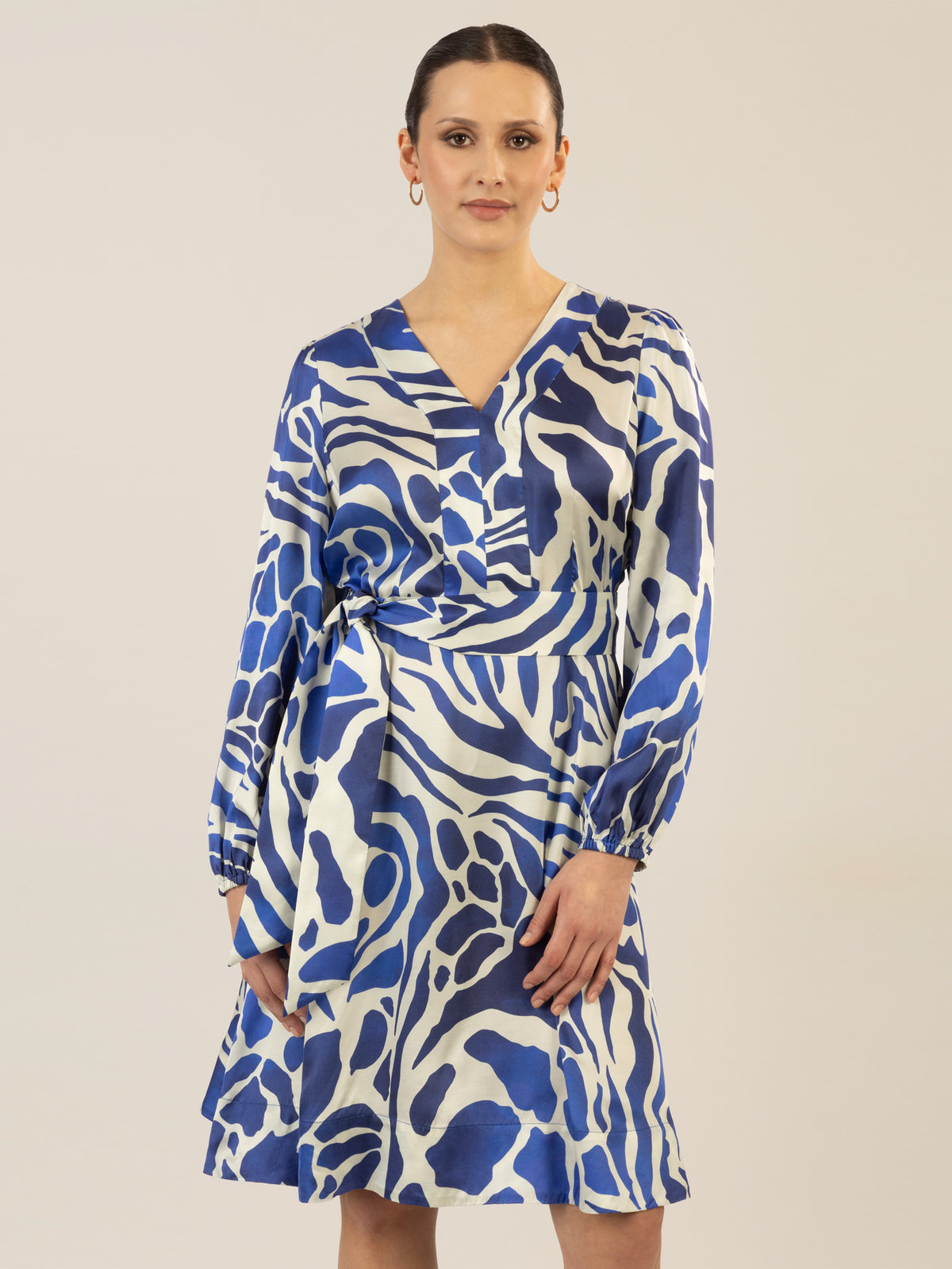 APART kurzes Satinkleid mit allover Druck | royalblau-creme