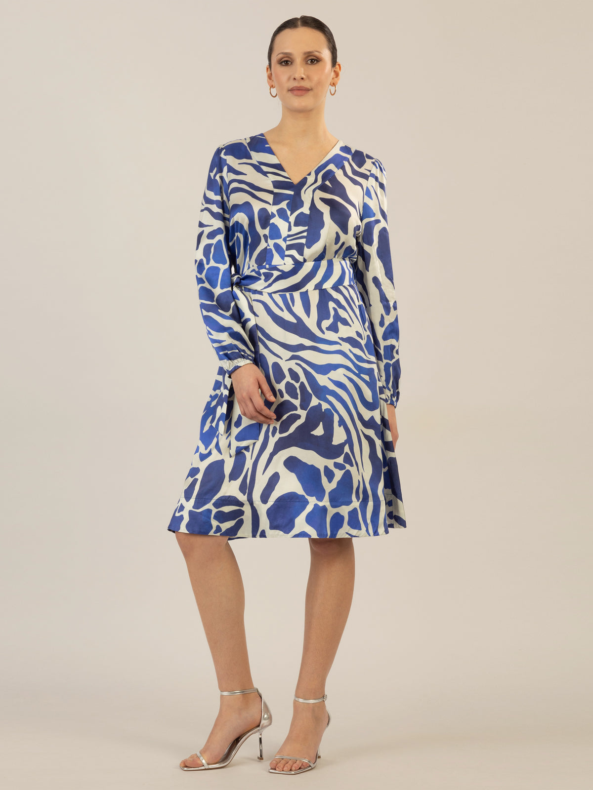 APART kurzes Satinkleid mit allover Druck | royalblau-creme