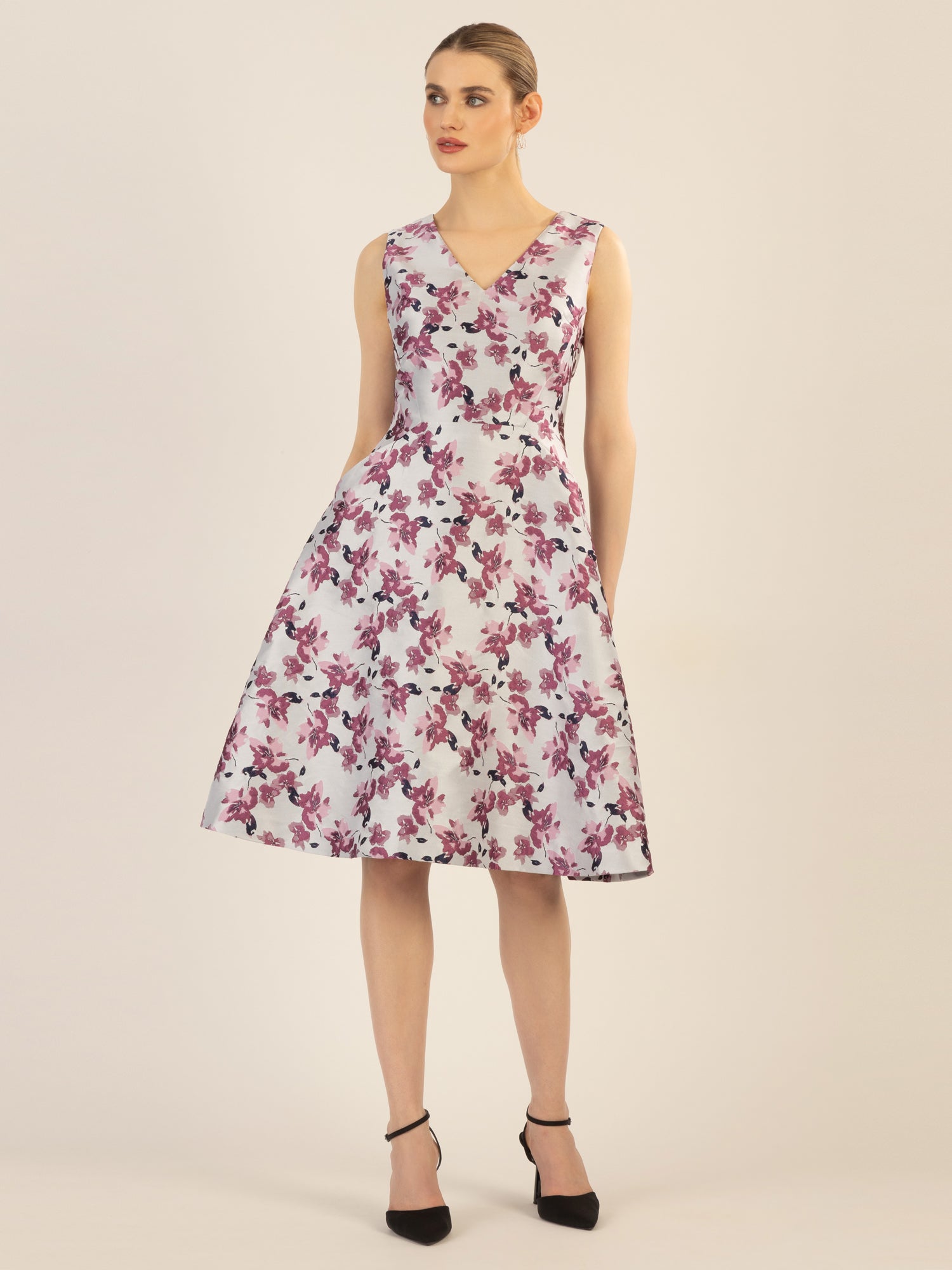 APART Jacquardkleid aus einem Jacquard mit allover Blüten | pflaume-multicolor