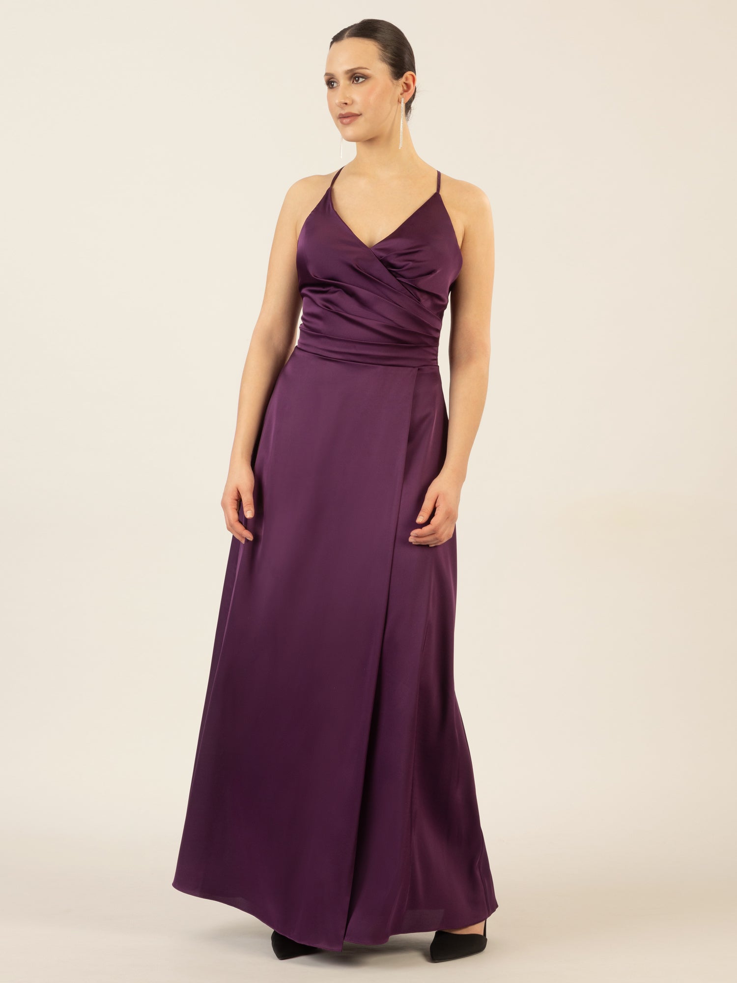 APART Satin-Abendkleid mit Wickeleffekt | pflaume