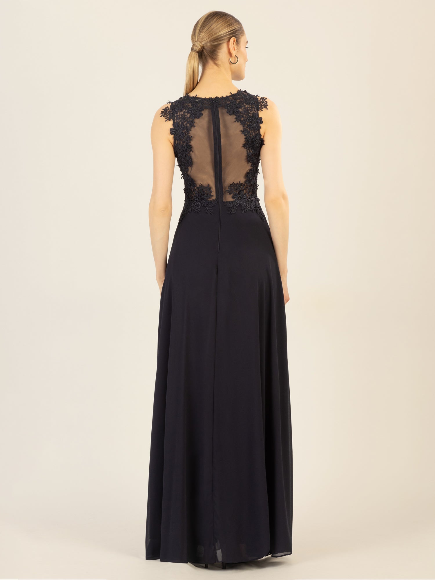 APART Abendkleid im Materialmix aus bestickter Spitze und Chiffon | nachtblau