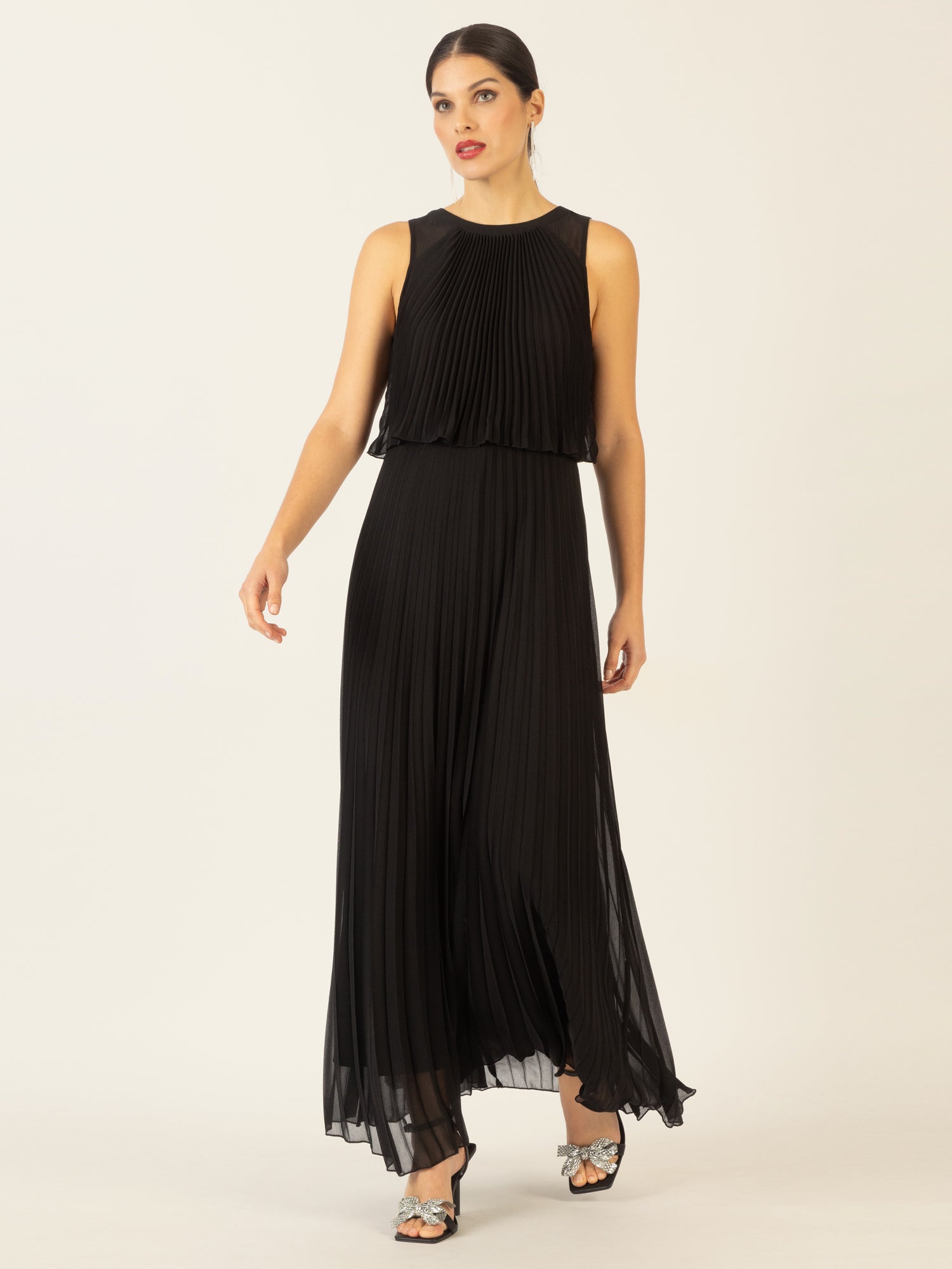 APART Abendkleid mit lose fallendem Sonnenplissee-Part bis zur Taille | schwarz
