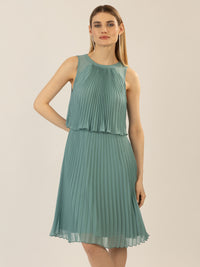 APART Cocktailkleid mit rundem Ausschnitt und schmalem , sichtbaren Halsring | jade