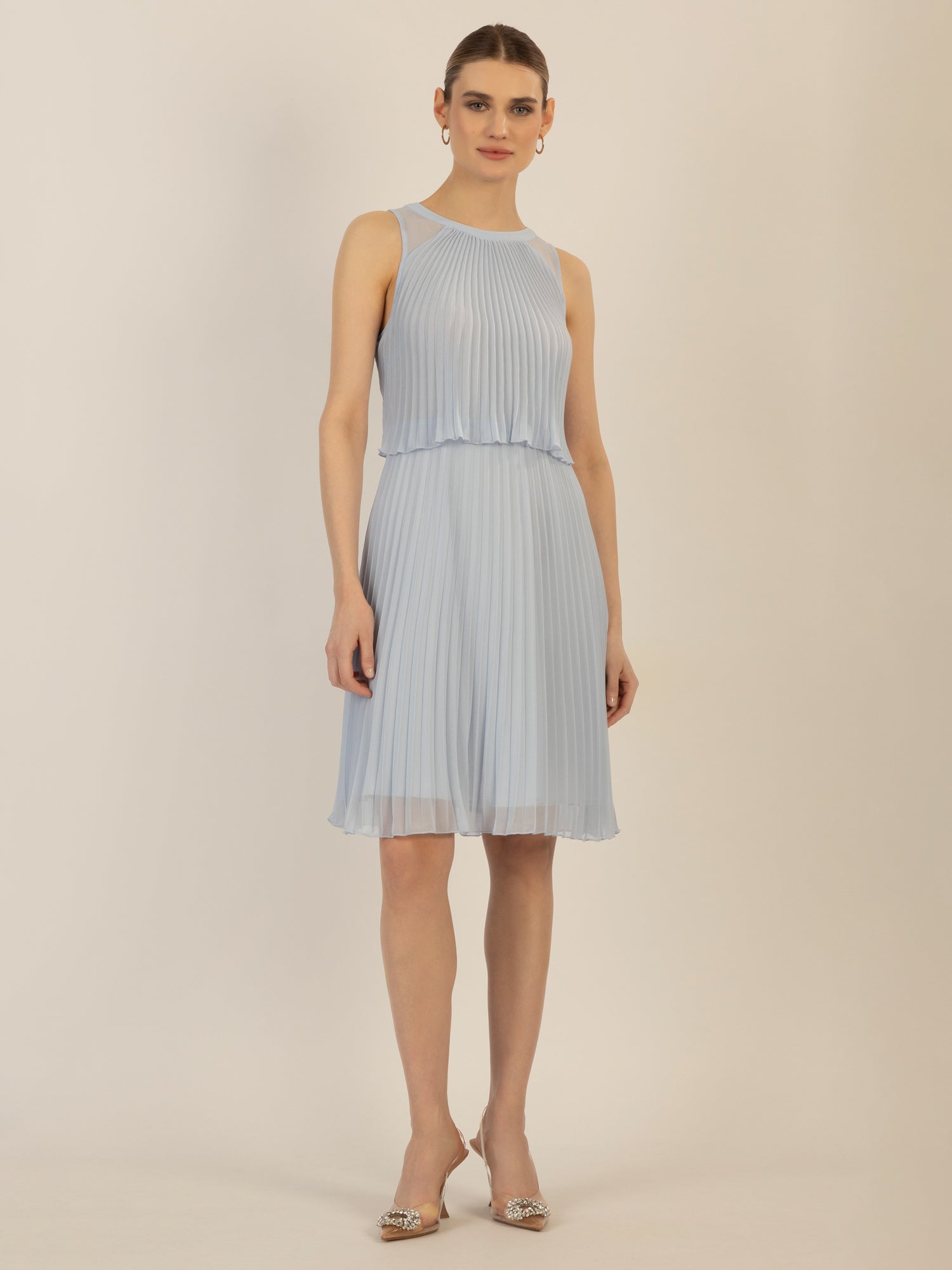 APART Cocktailkleid mit rundem Ausschnitt und schmalem , sichtbaren Halsring | hellblau