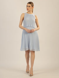 APART Cocktailkleid mit rundem Ausschnitt und schmalem , sichtbaren Halsring | hellblau