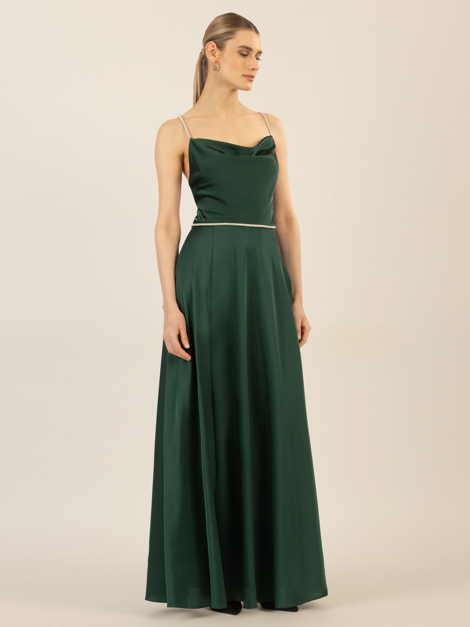 APART langes Satinkleid aus mattschimmerndem Satin | emerald