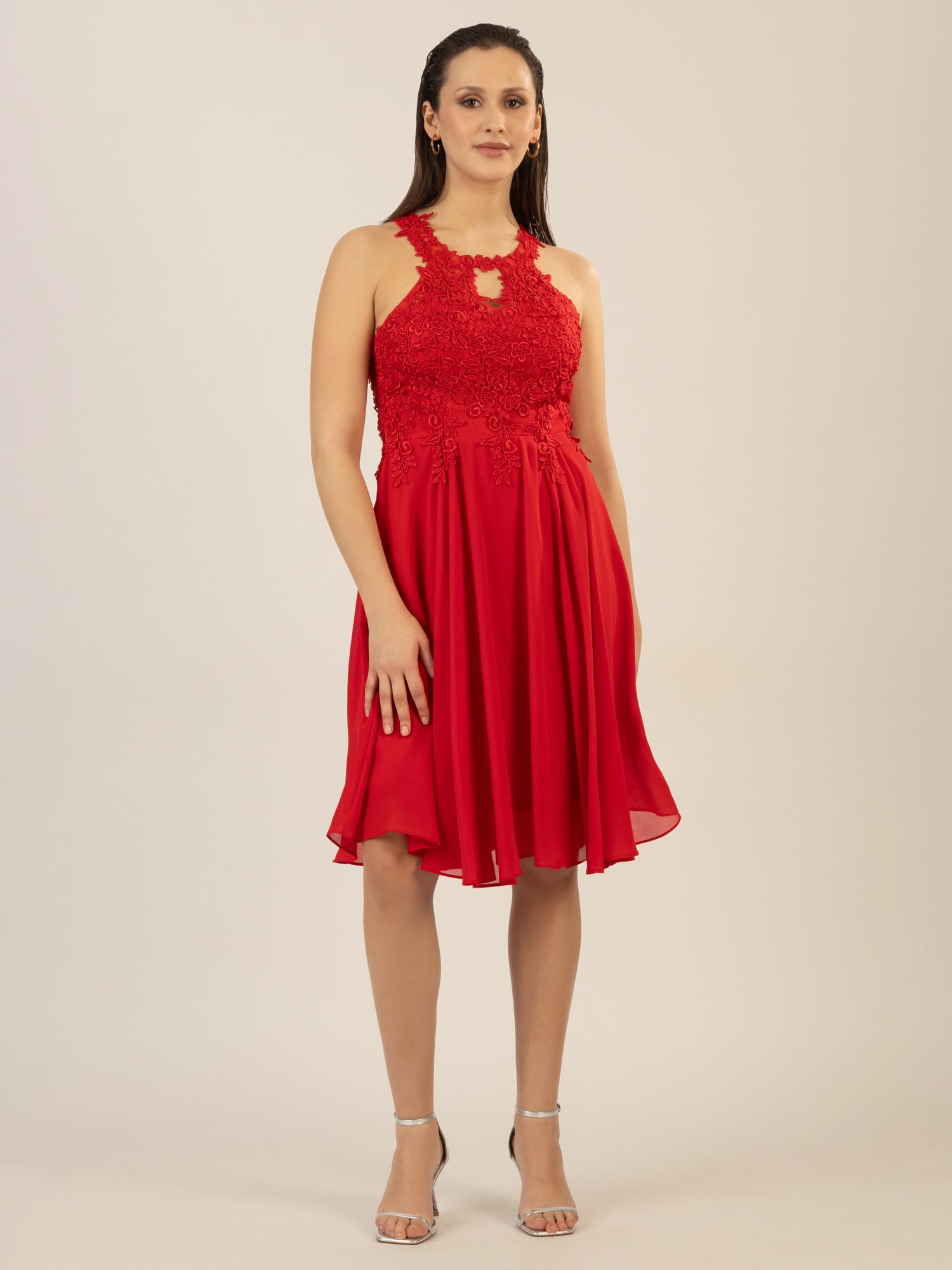 APART Cocktailkleid aus einer plastischen Spitze und Chiffon | rot