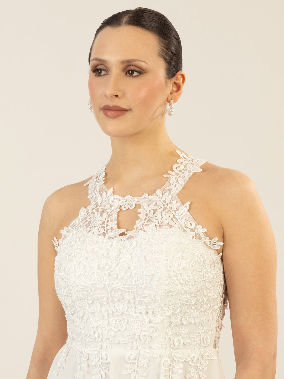 APART Cocktailkleid aus einer plastischen Spitze und Chiffon | creme