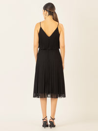 APART kurzes Plisseekleid in 2in1 Optik | schwarz