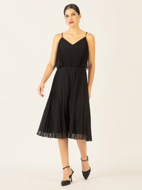 APART kurzes Plisseekleid in 2in1 Optik | schwarz