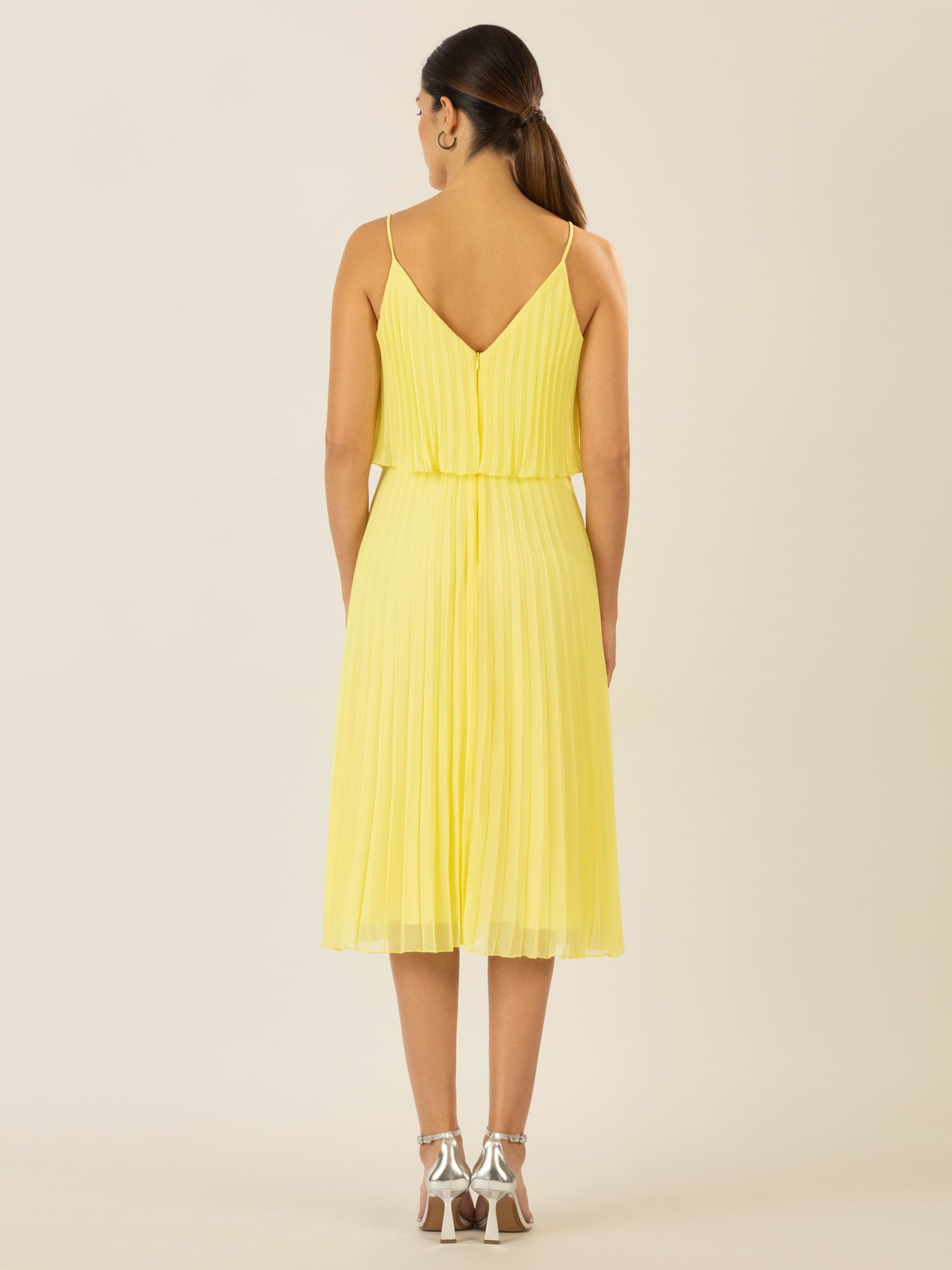 APART kurzes Plisseekleid in 2in1 Optik | vanilla