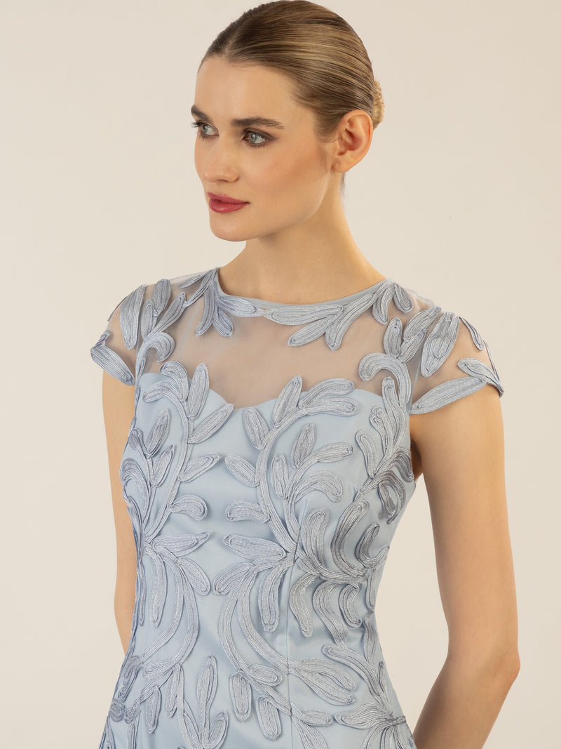 APART Cocktailkleid, aufwendig bestricktes Meshkleid | hellblau