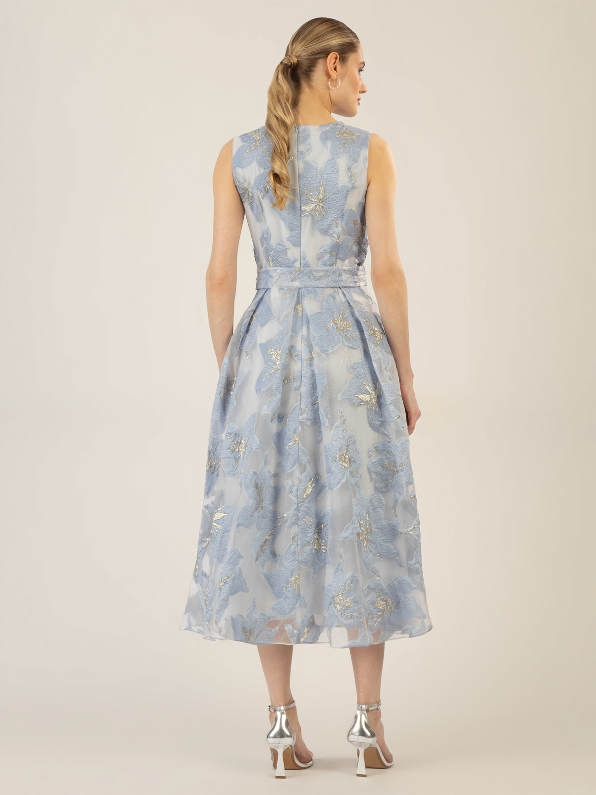 APART Midi-Jacquardkleid aus einem strukturierten Organza-Jacquard | hellblau-creme