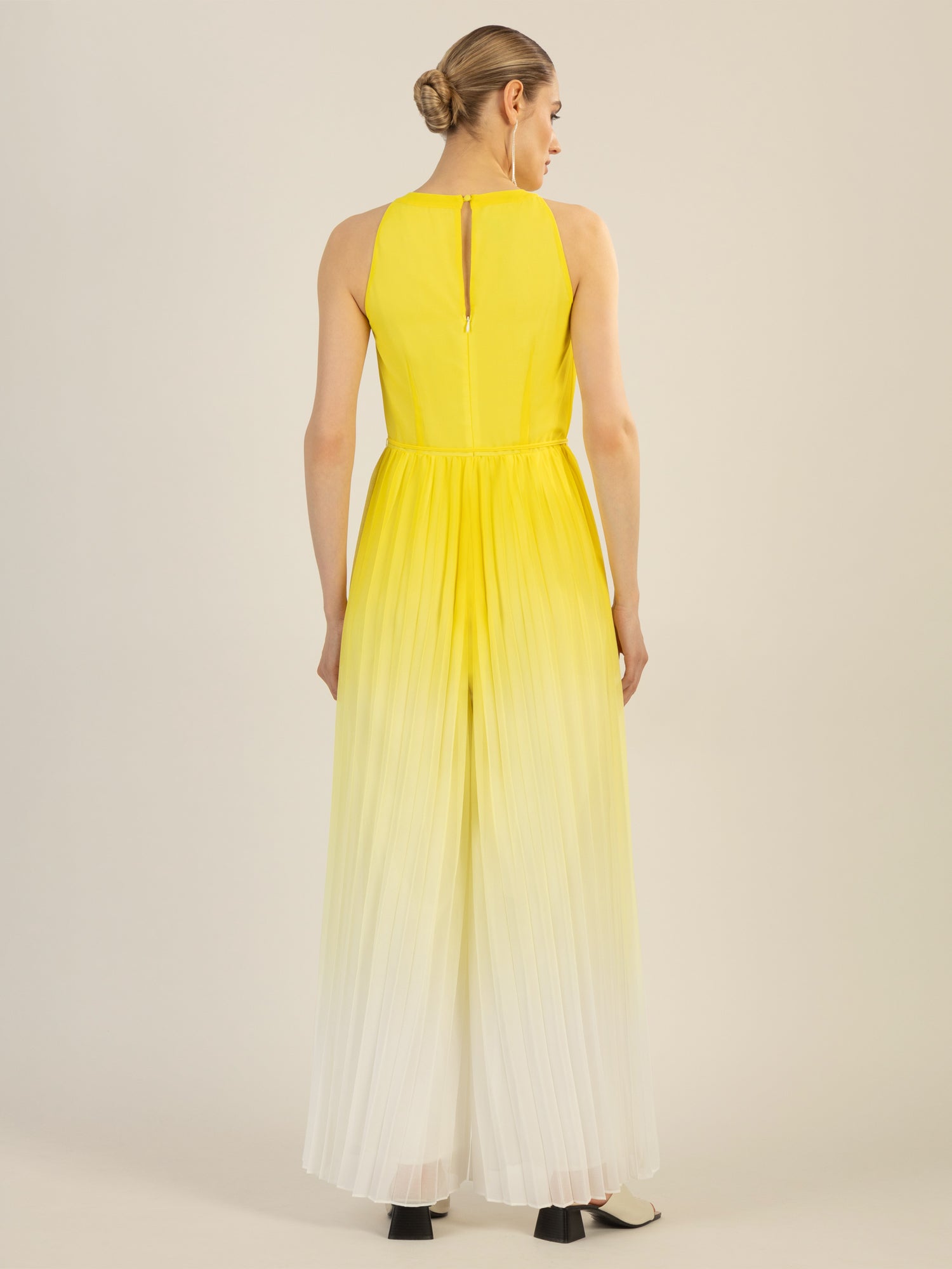 APART Plisseeoverall mit Farbverlauf aus leicht körnigem, plissierten Chiffon | vanille-creme