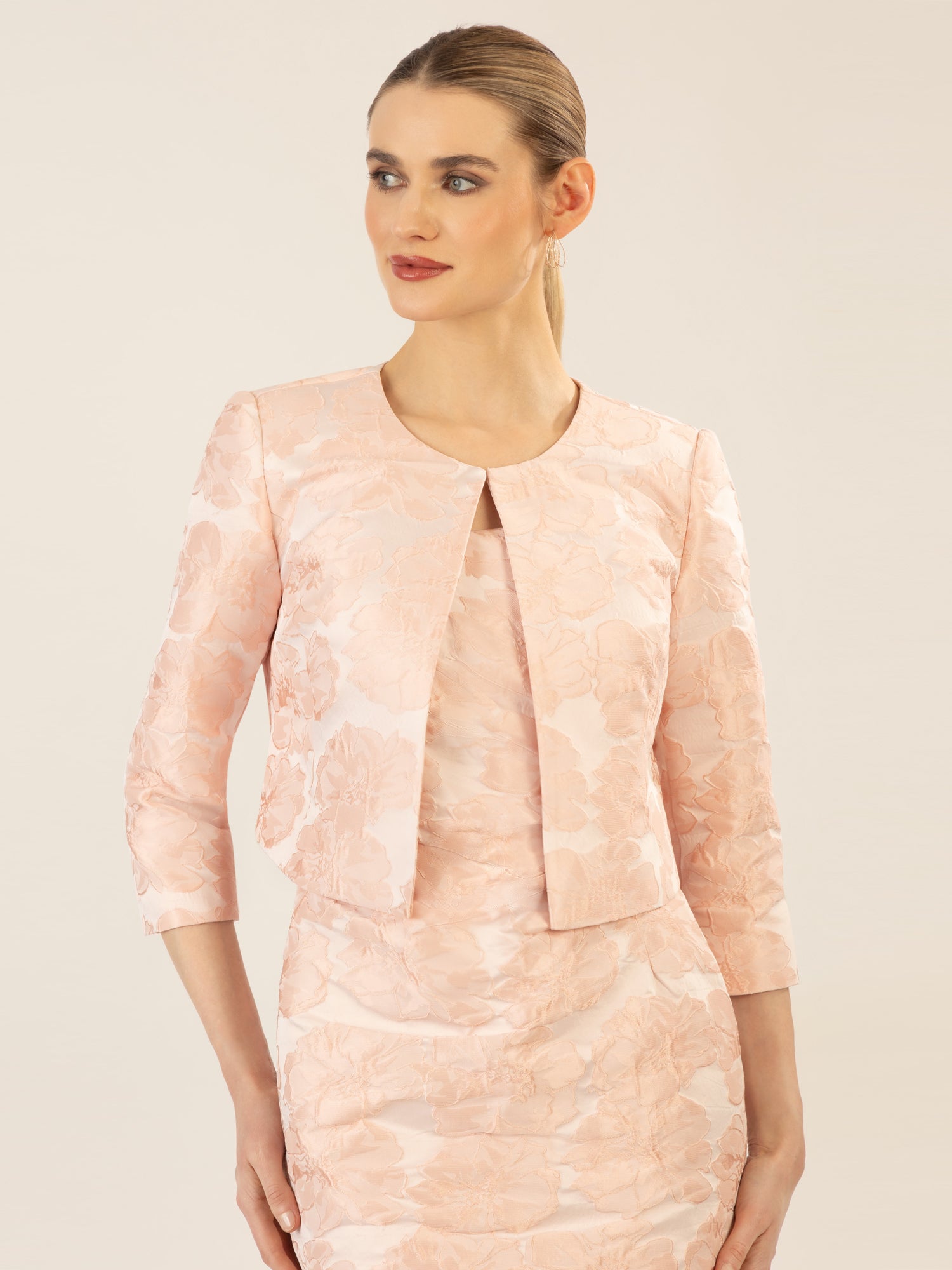 APART Jacquard Bolero aus mattglänzendem Jacquard mit