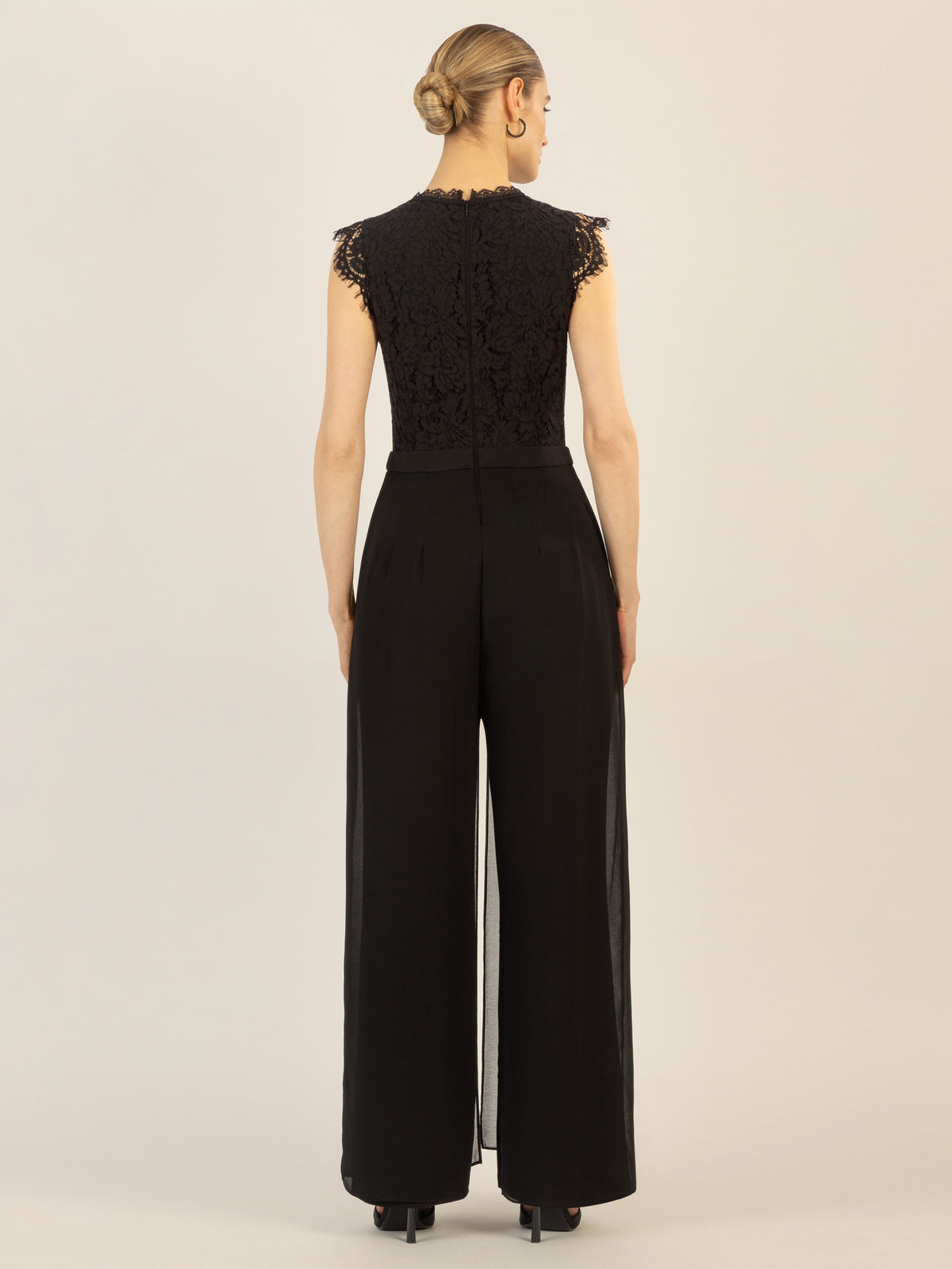APART Overall mit Spitzenoberteil und aus hochwertigem Material | schwarz