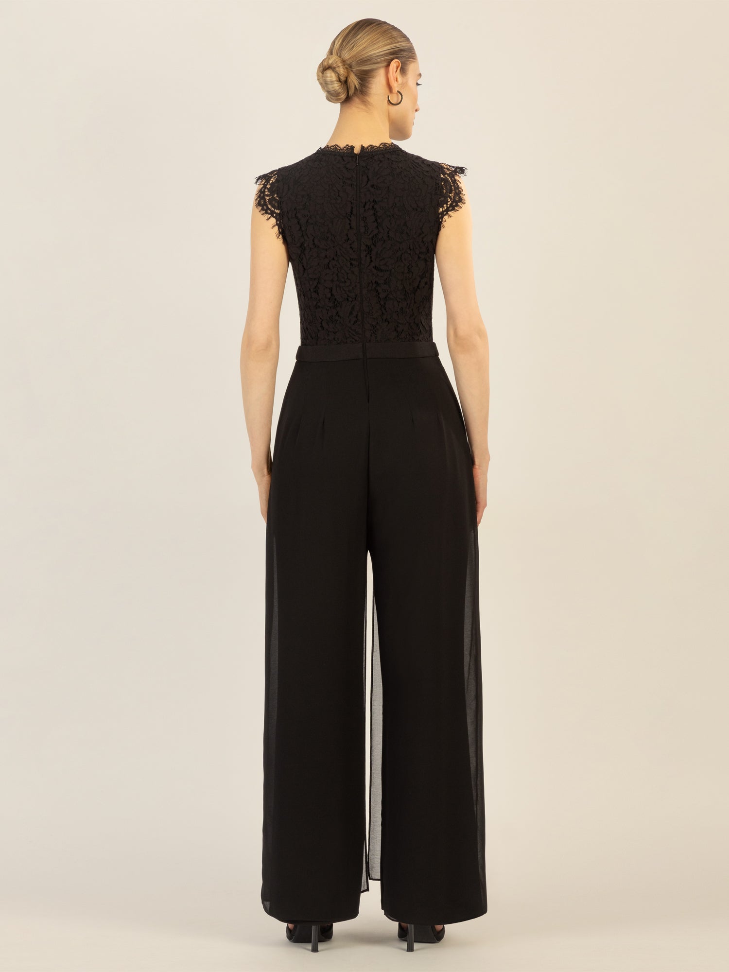 APART Overall mit Spitzenoberteil und aus hochwertigem Material | schwarz