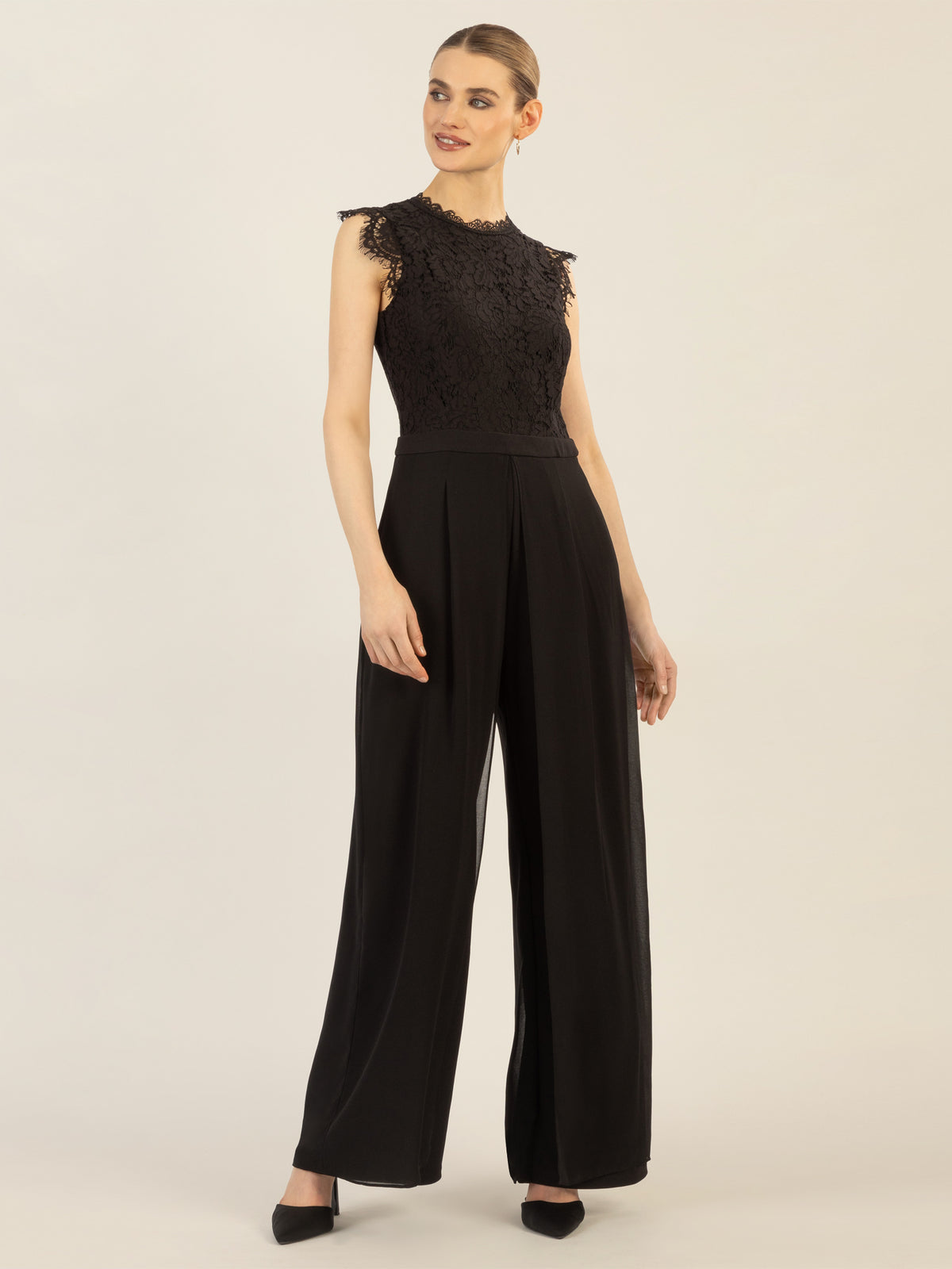 APART Overall mit Spitzenoberteil und aus hochwertigem Material | schwarz