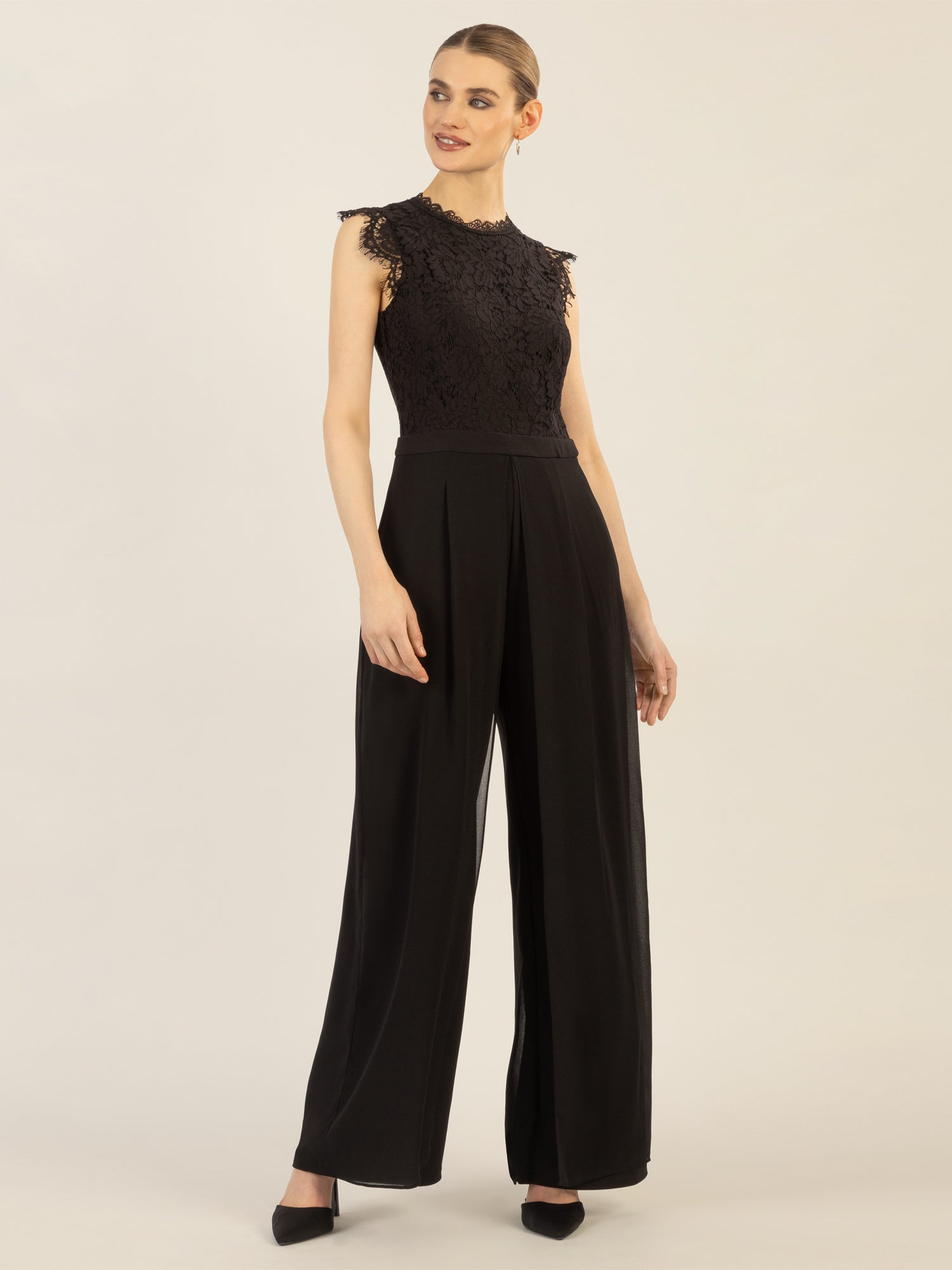 APART Overall mit Spitzenoberteil und aus hochwertigem Material | schwarz