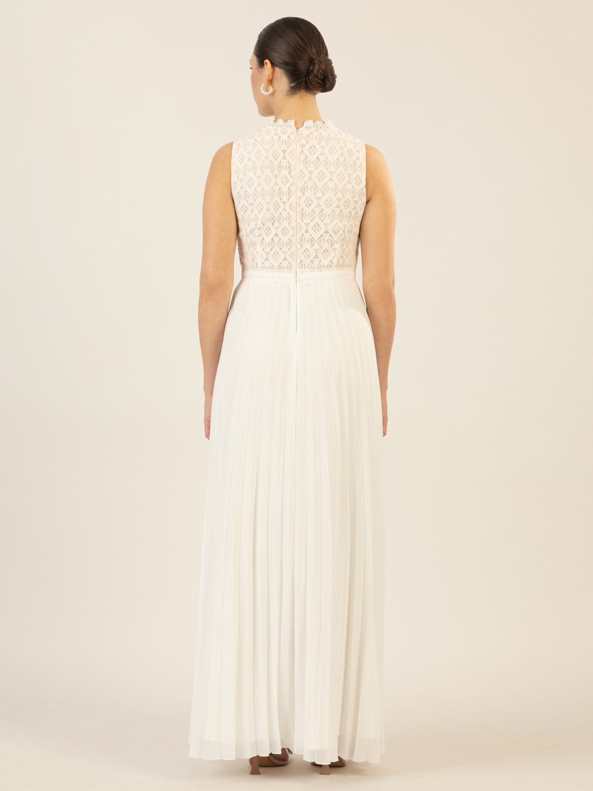 APART Abendkleid im Materialmix aus plastischer Spitze und Chiffon | creme-nude