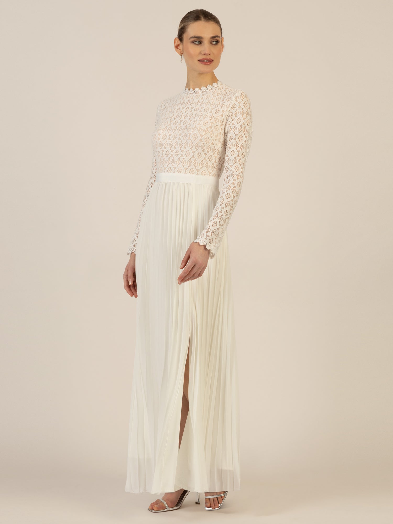 APART Abendkleid mit breiter Spitze verziert | creme-nude