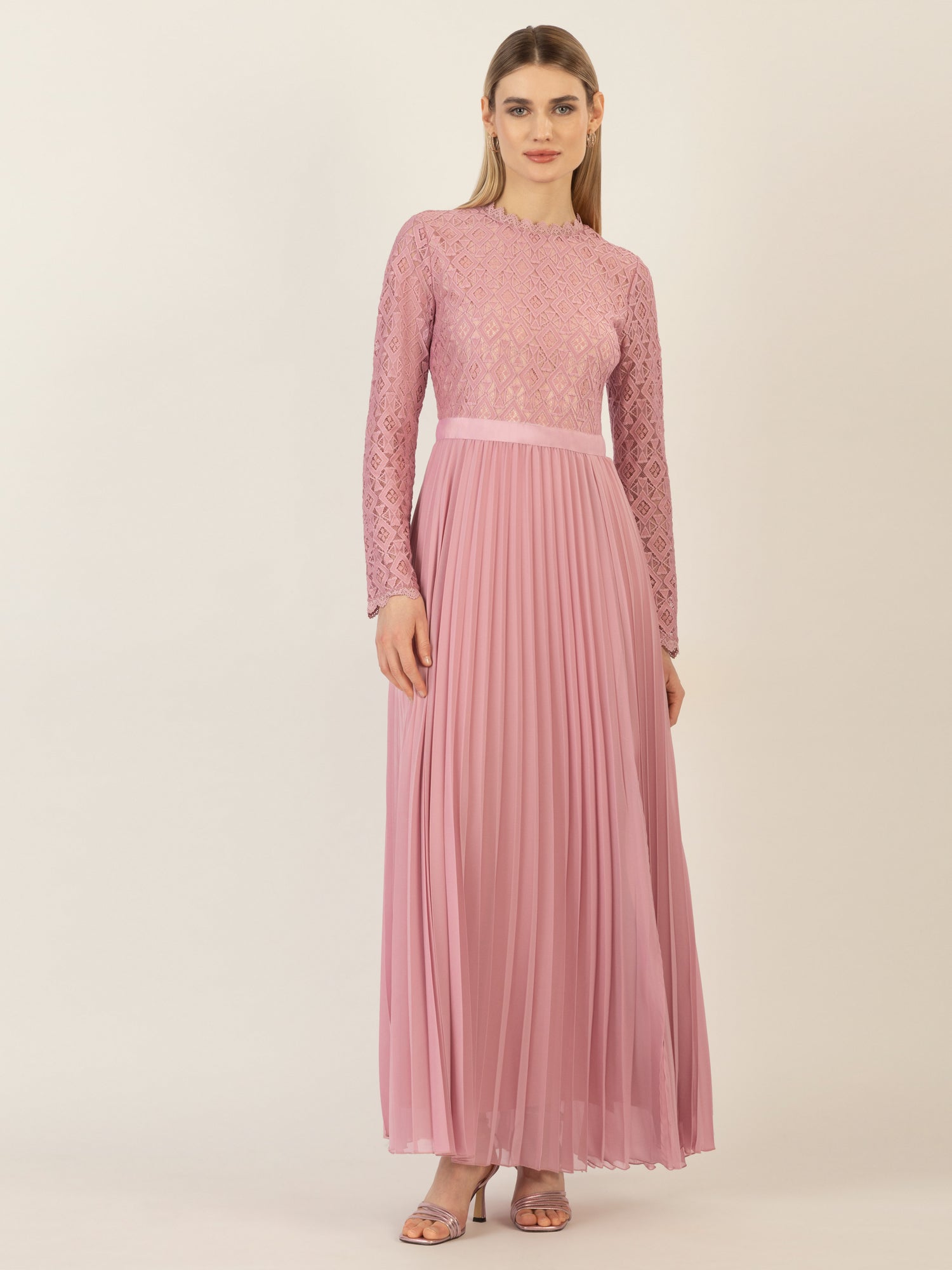 APART Abendkleid mit breiter Spitze verziert | mauve-nude