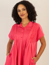 Mint & Mia Kurzes Baumwoll Kleid mit Stehkragen und Falten | pink