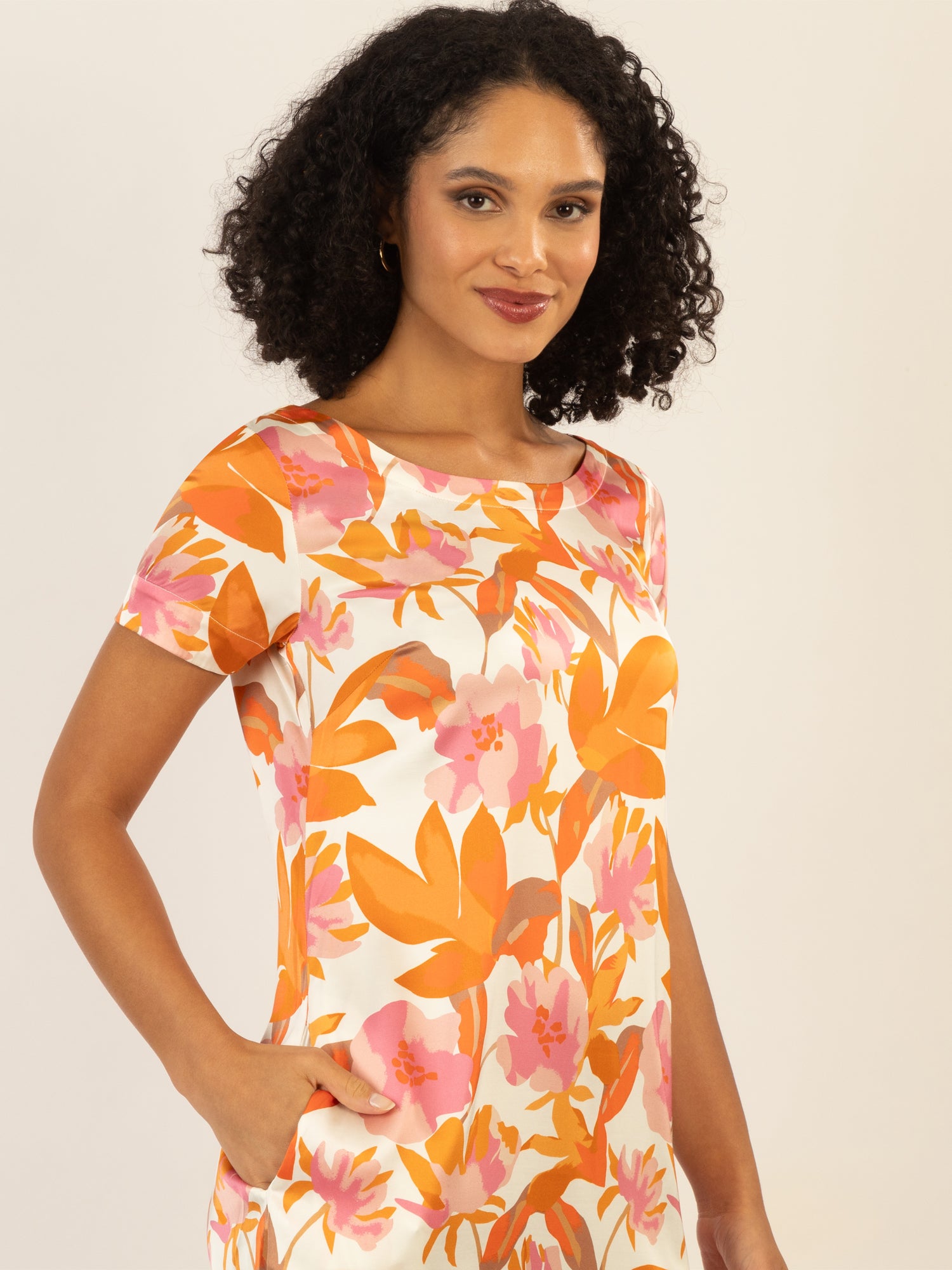Mint & Mia Bedrucktes Viskose satin Kleid mit Blumenprint und Bordüre | orange-multicolor
