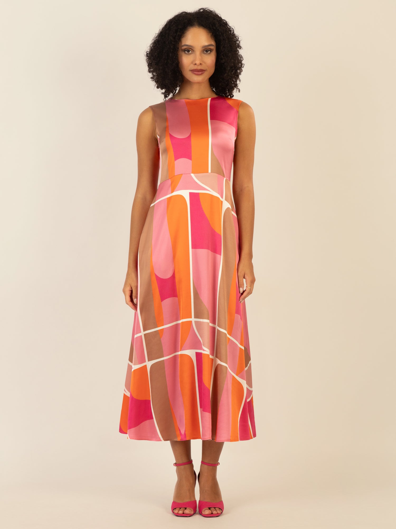 Mint & Mia Langes bedrucktes Viskose satin Kleid mit grafischem Print | rosa-multicolor