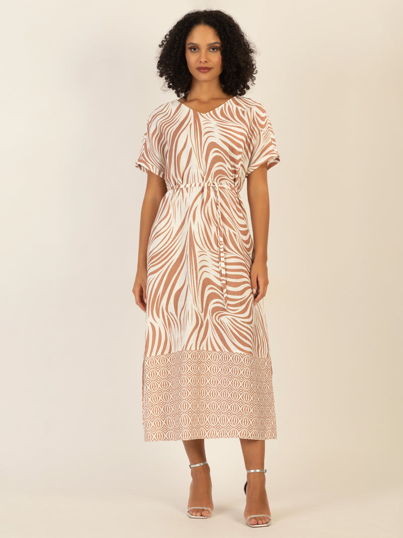 Mint & Mia Langes Leinen Kleid mit V-Ausschnitt und Bindegürtel | creme-terrakotta