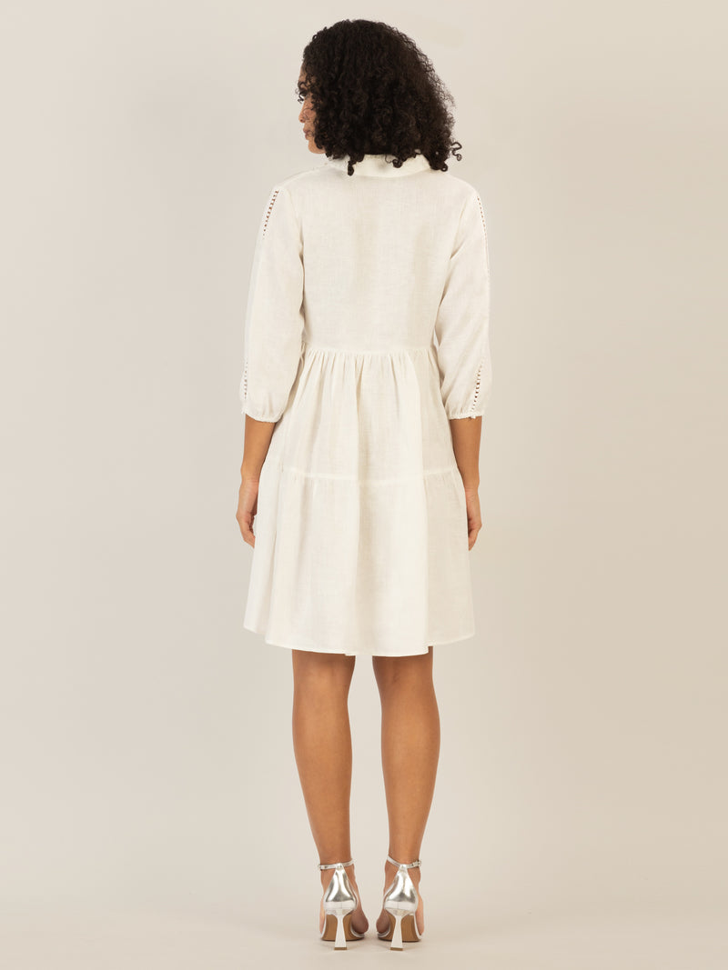 Mint & Mia Kurzes Leinen Kleid mit Biesen und Volantstufen | creme