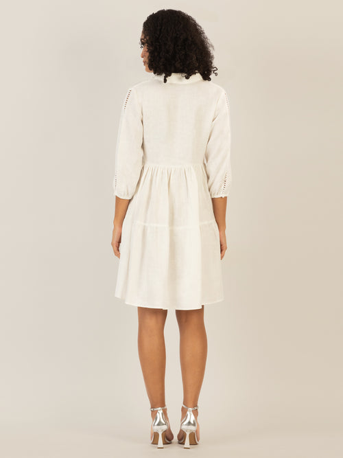 Mint & Mia Kurzes Leinen Kleid mit Biesen und Volantstufen | creme image 1
